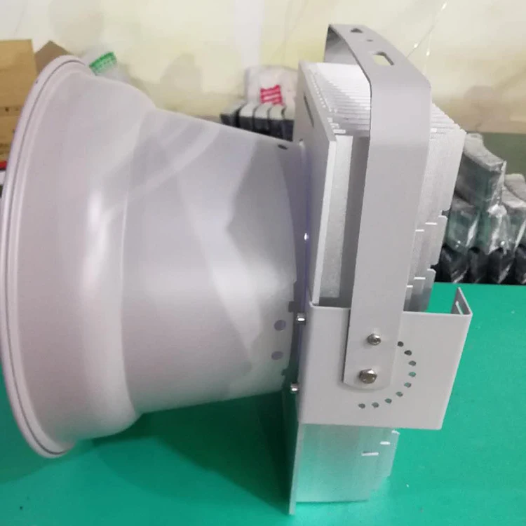 Projecteur LED industriel haut - Outdoor Power Tool Brands avis et prix